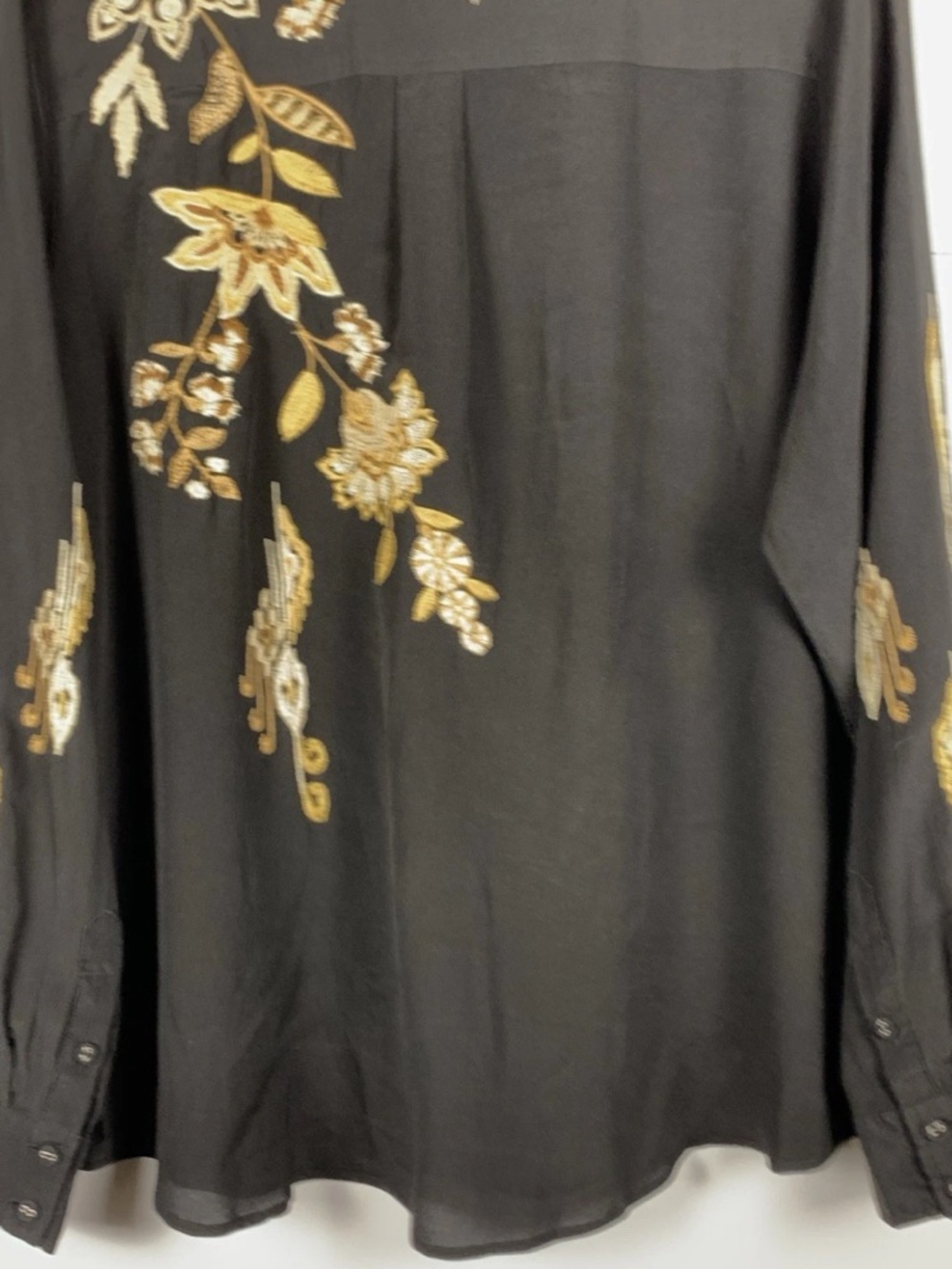 Johnny Was Workshop Silk Embroidered Boho Blouse Black Gold Button Front S - Picture 13 of 13